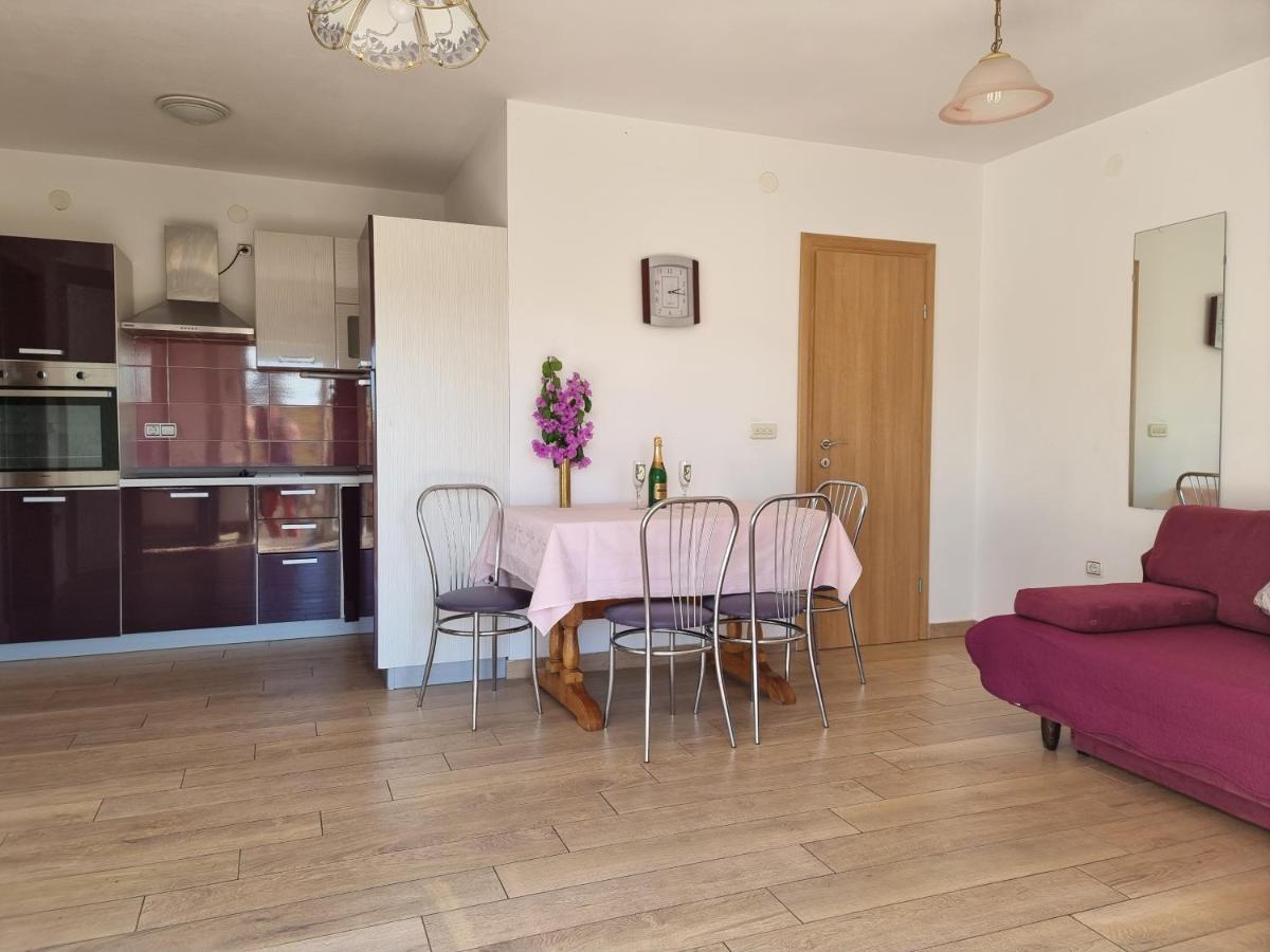 The Golden Grotto Apartments ノヴァリャ エクステリア 写真
