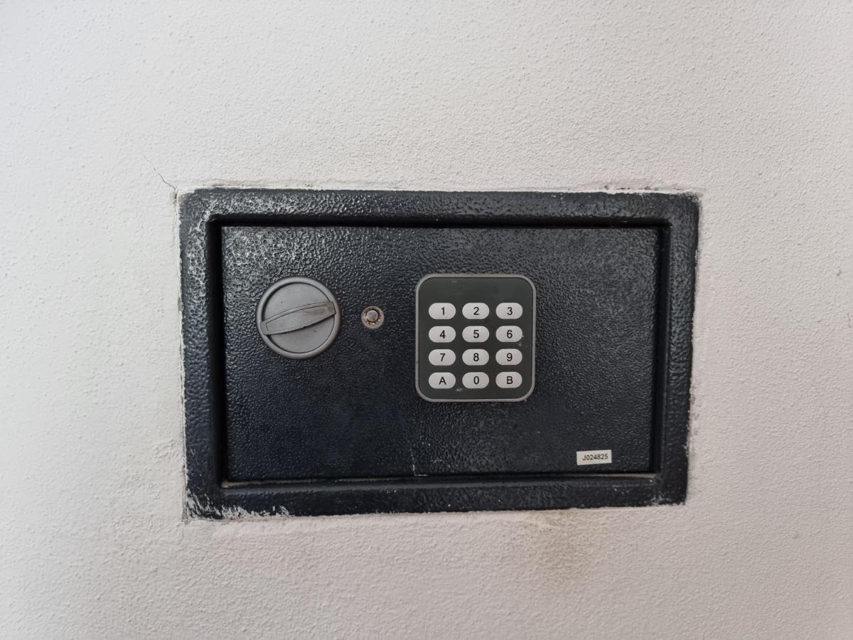 The Golden Grotto Apartments ノヴァリャ エクステリア 写真