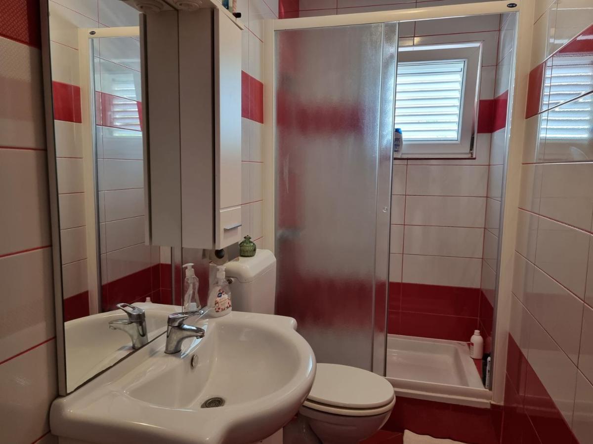 The Golden Grotto Apartments ノヴァリャ エクステリア 写真
