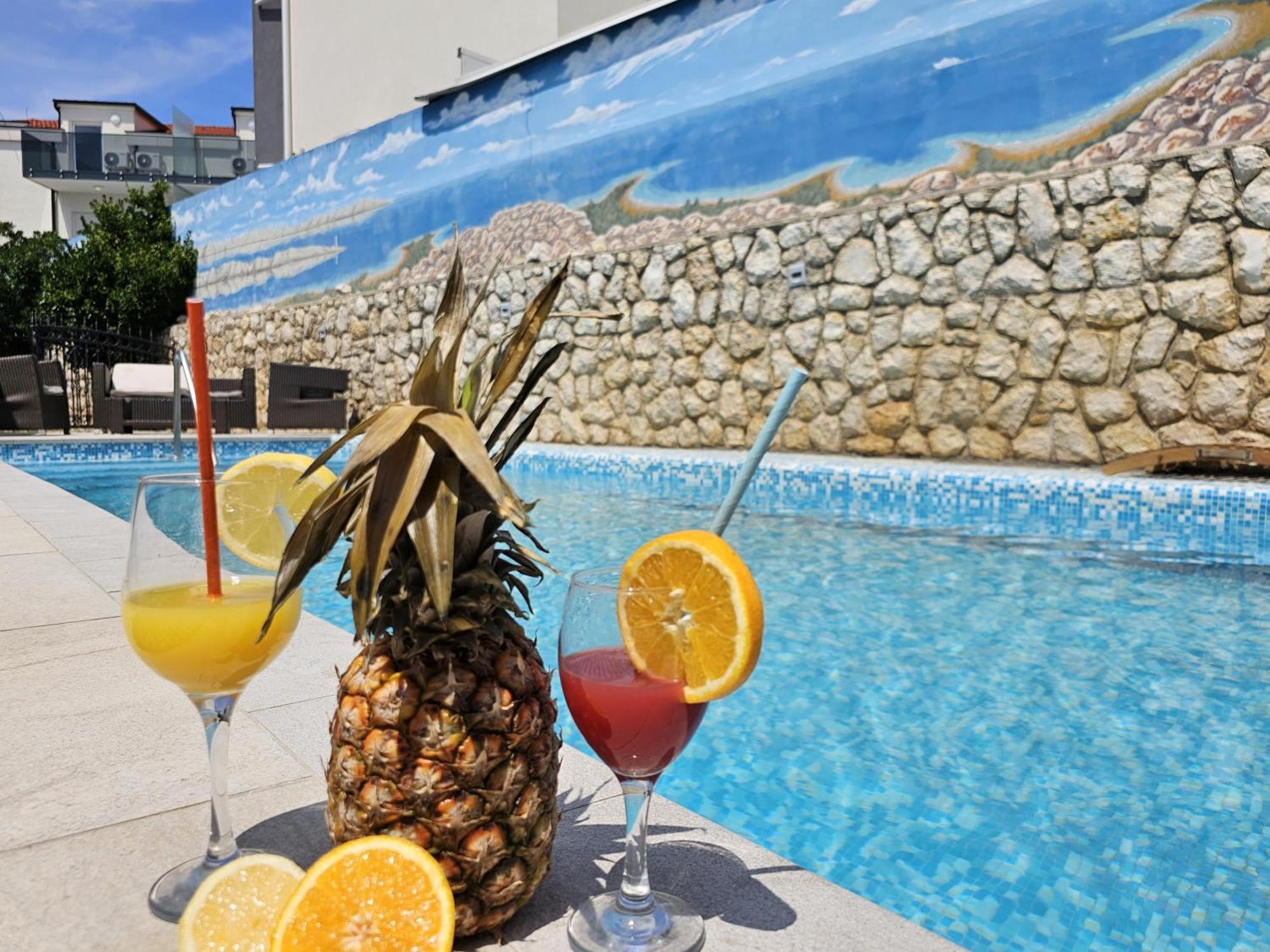 The Golden Grotto Apartments ノヴァリャ エクステリア 写真