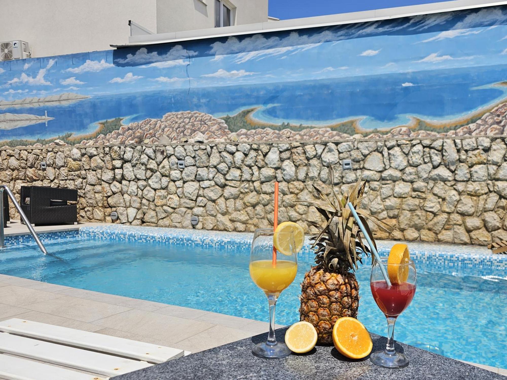 The Golden Grotto Apartments ノヴァリャ エクステリア 写真
