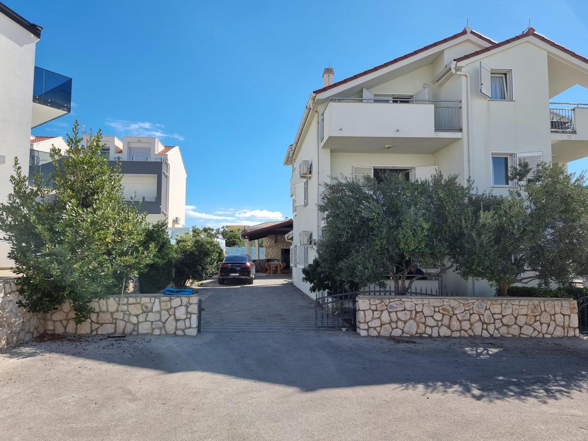 The Golden Grotto Apartments ノヴァリャ エクステリア 写真