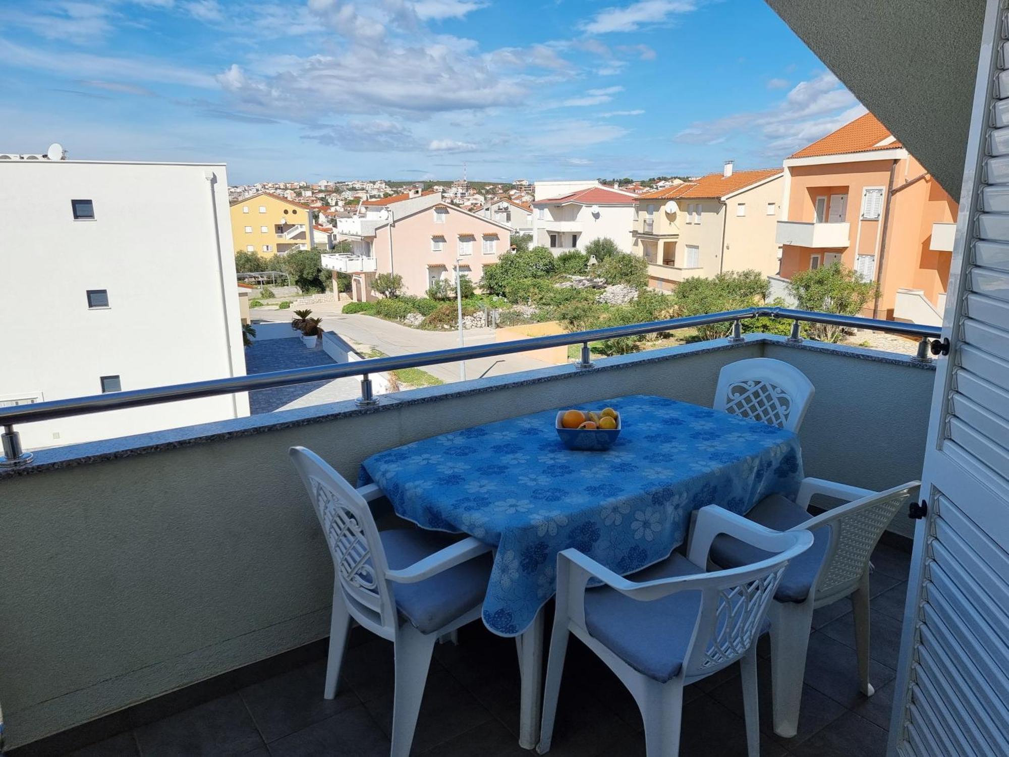 The Golden Grotto Apartments ノヴァリャ 部屋 写真