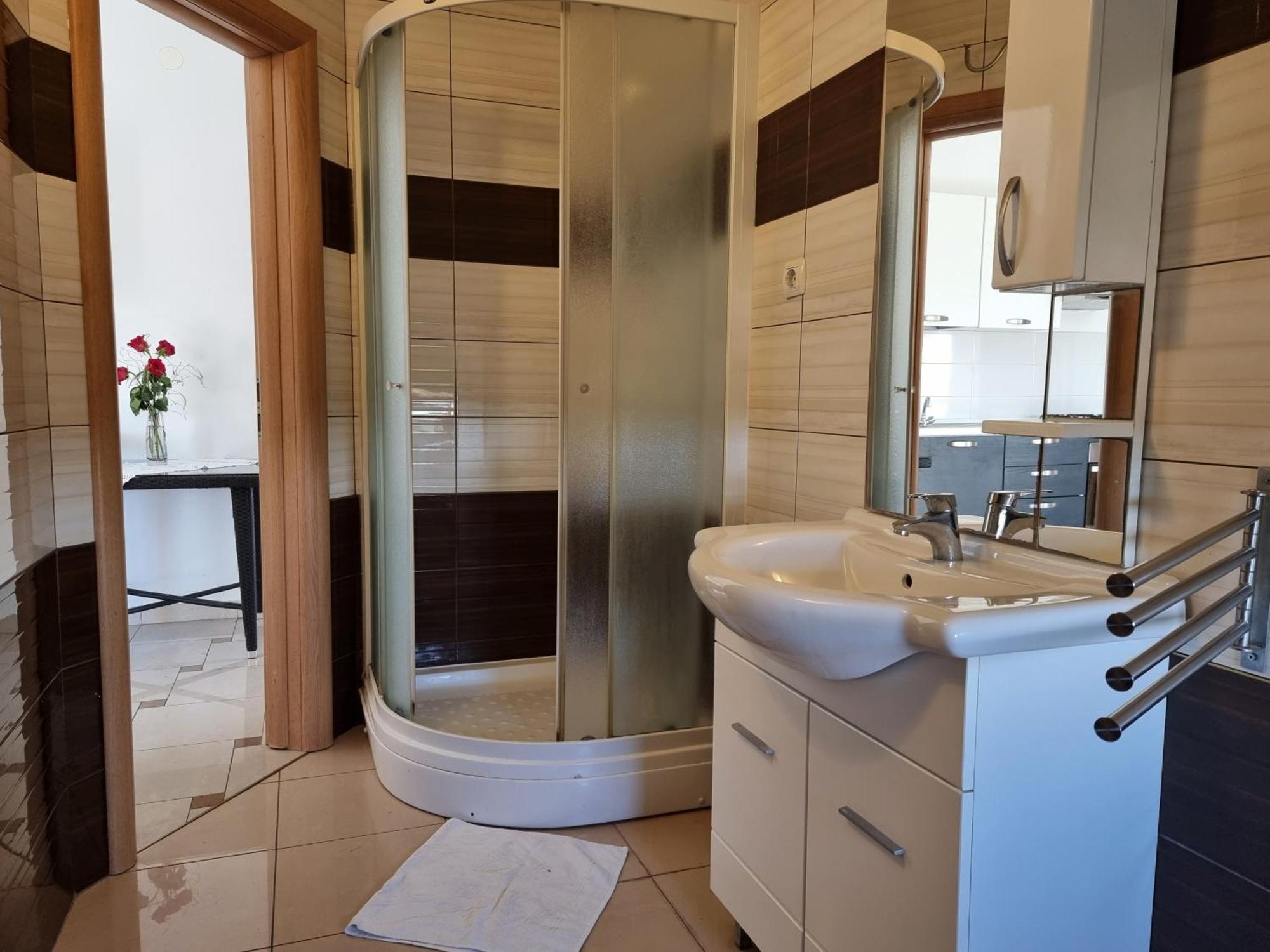 The Golden Grotto Apartments ノヴァリャ エクステリア 写真