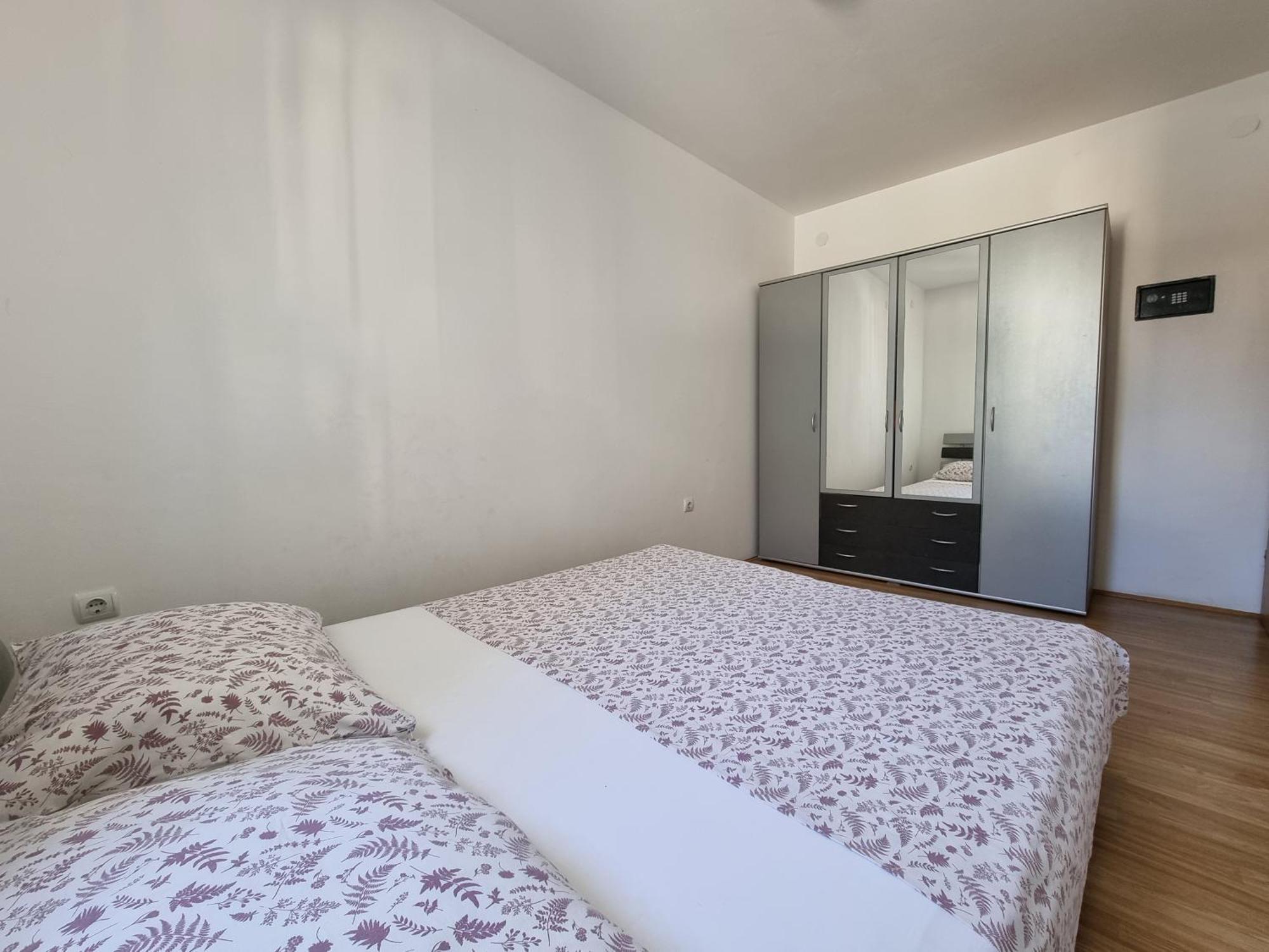 The Golden Grotto Apartments ノヴァリャ エクステリア 写真