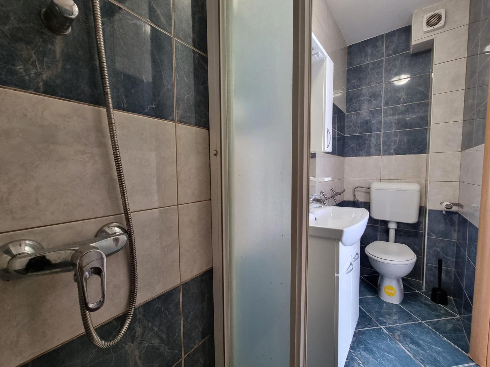 The Golden Grotto Apartments ノヴァリャ 部屋 写真