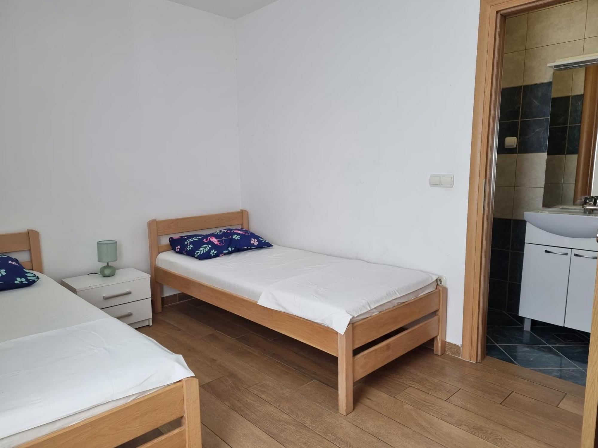 The Golden Grotto Apartments ノヴァリャ 部屋 写真
