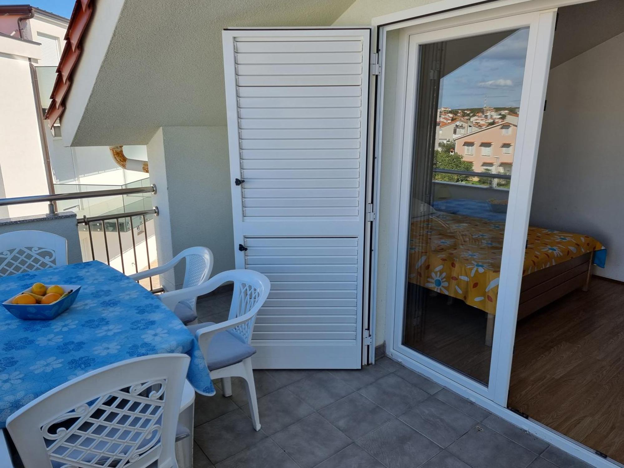 The Golden Grotto Apartments ノヴァリャ 部屋 写真