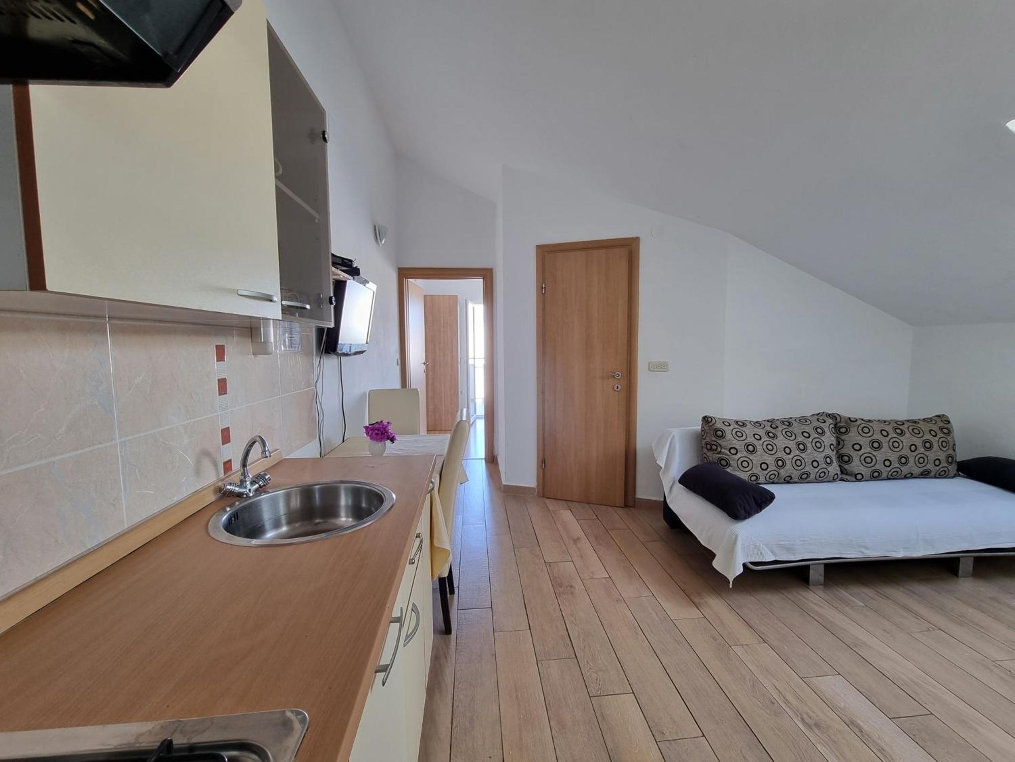 The Golden Grotto Apartments ノヴァリャ 部屋 写真