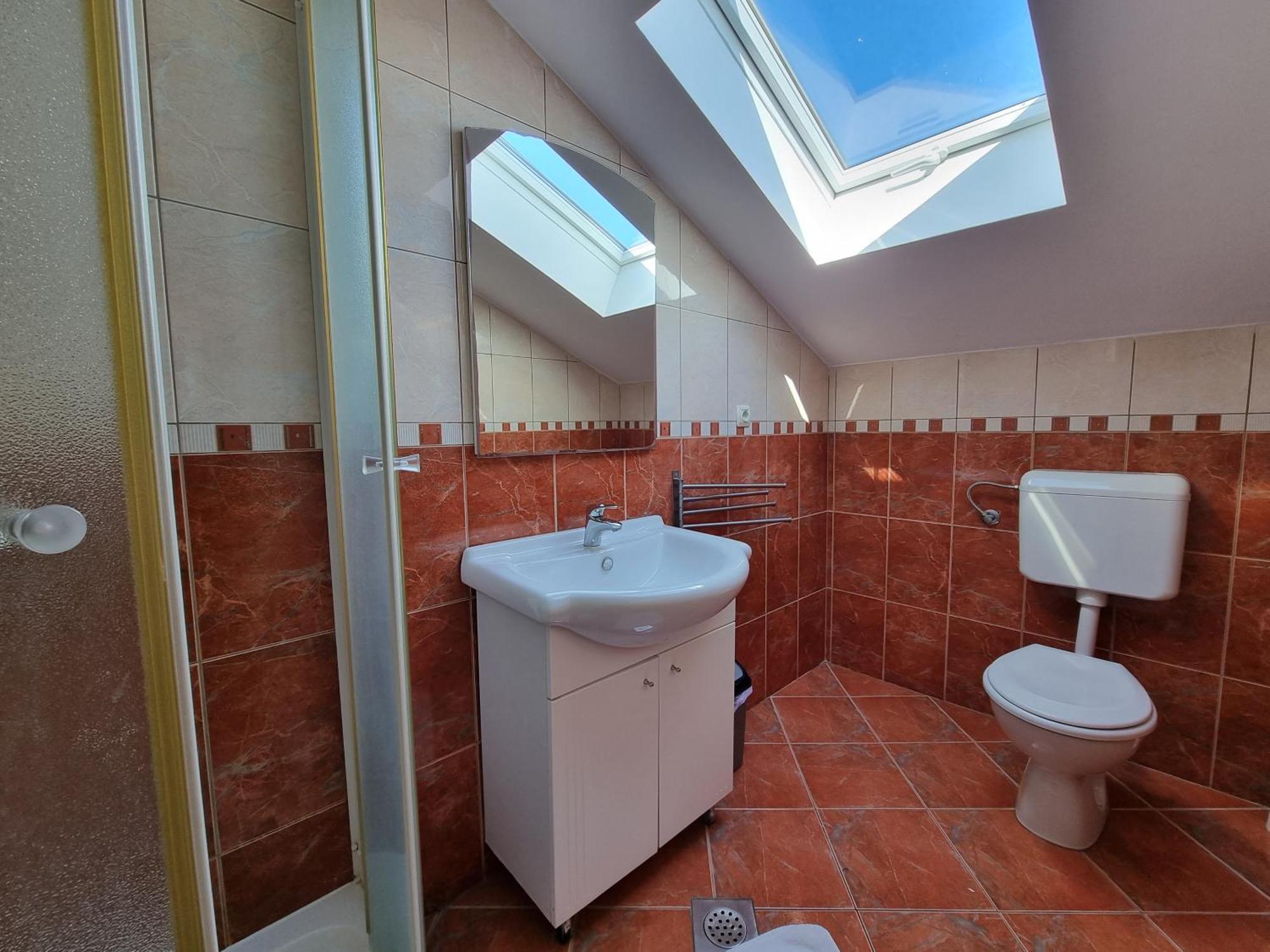 The Golden Grotto Apartments ノヴァリャ 部屋 写真