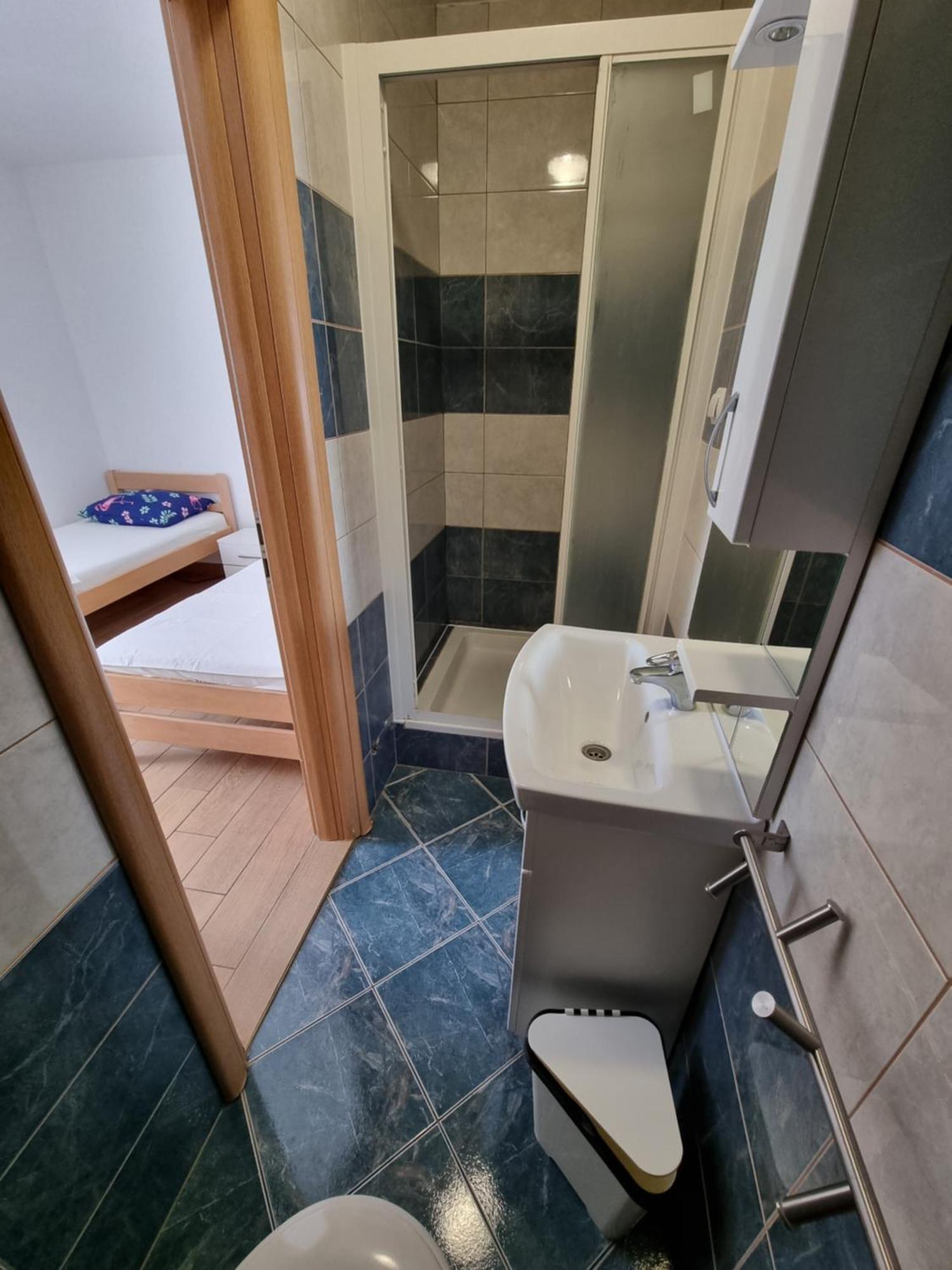 The Golden Grotto Apartments ノヴァリャ 部屋 写真