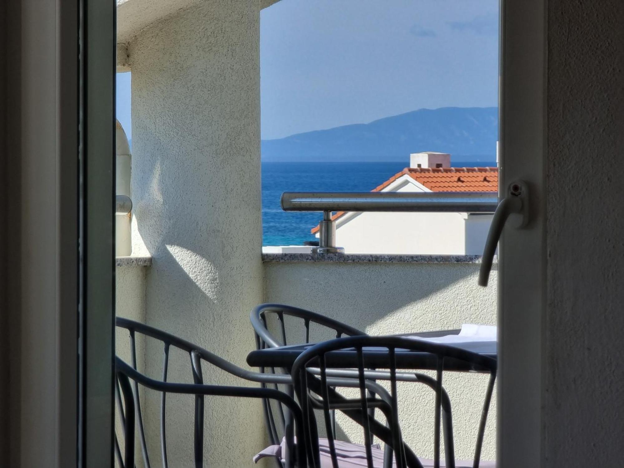 The Golden Grotto Apartments ノヴァリャ 部屋 写真