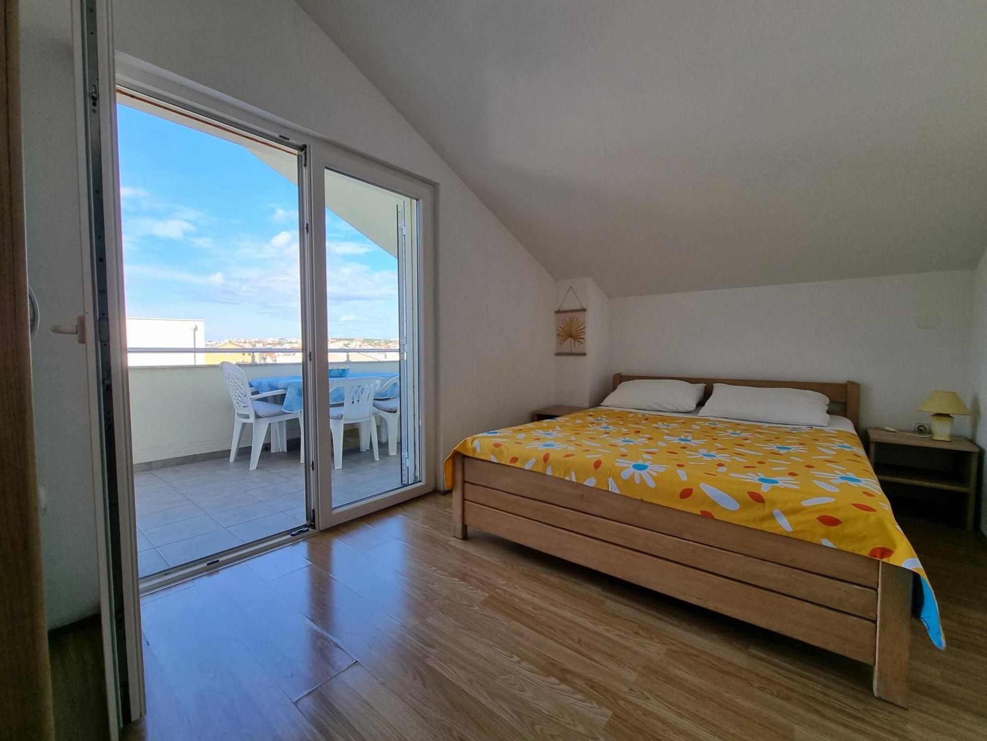 The Golden Grotto Apartments ノヴァリャ 部屋 写真